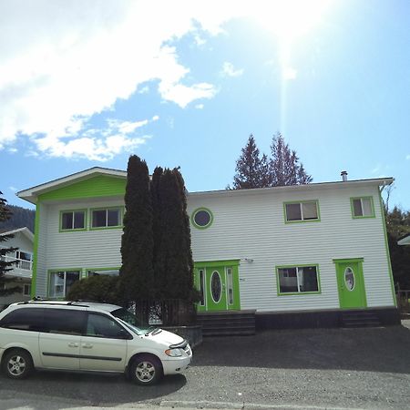 Enchanted Rainforest Guesthouse Prince Rupert Exterior photo